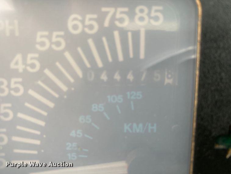 image for item JW9324 1992 International 4700  dump flatbed truck