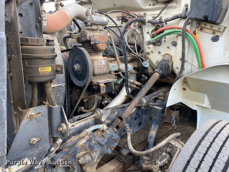 image for item JW9324 1992 International 4700  dump flatbed truck