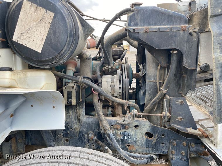 image for item JW9324 1992 International 4700  dump flatbed truck