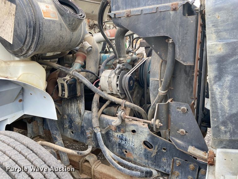 image for item JW9324 1992 International 4700  dump flatbed truck