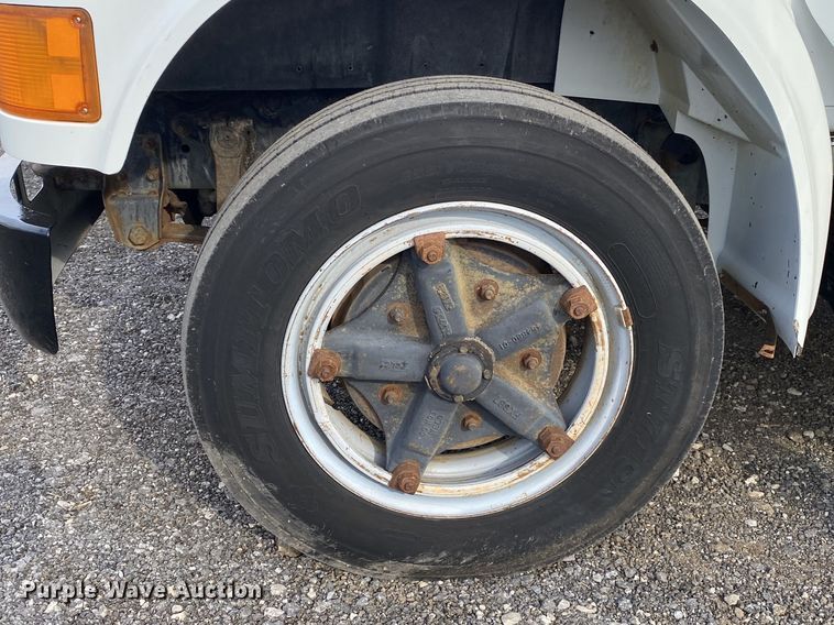 image for item JW9324 1992 International 4700  dump flatbed truck