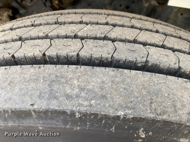 image for item JW9324 1992 International 4700  dump flatbed truck