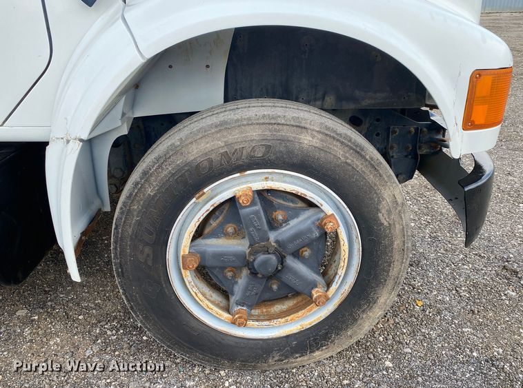 image for item JW9324 1992 International 4700  dump flatbed truck