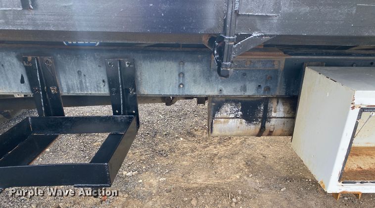 image for item JW9324 1992 International 4700  dump flatbed truck