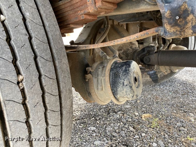 image for item JW9324 1992 International 4700  dump flatbed truck