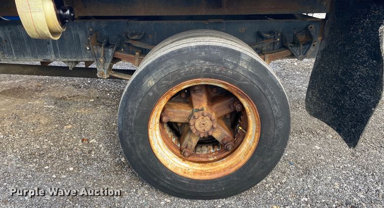 image for item JW9324 1992 International 4700  dump flatbed truck