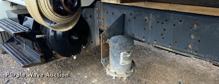 image for item JW9324 1992 International 4700  dump flatbed truck