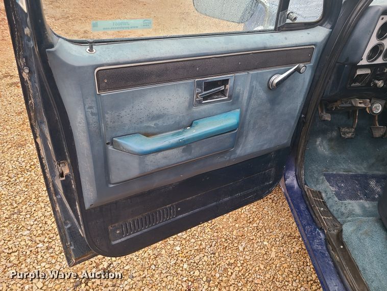 image for item JW9861 1983 Chevrolet K10  pickup truck