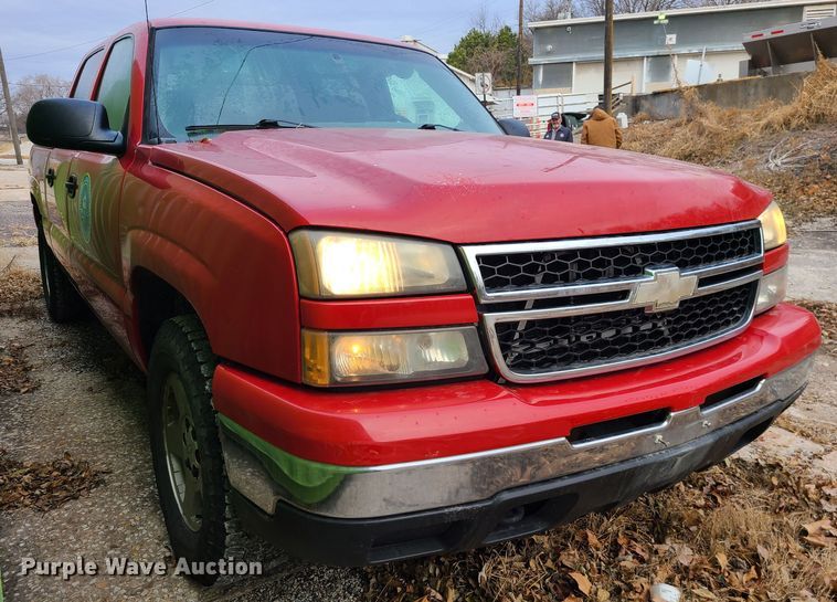 image for item JW9912 2006 Chevrolet Silverado 1500  Crew Cab pickup truck