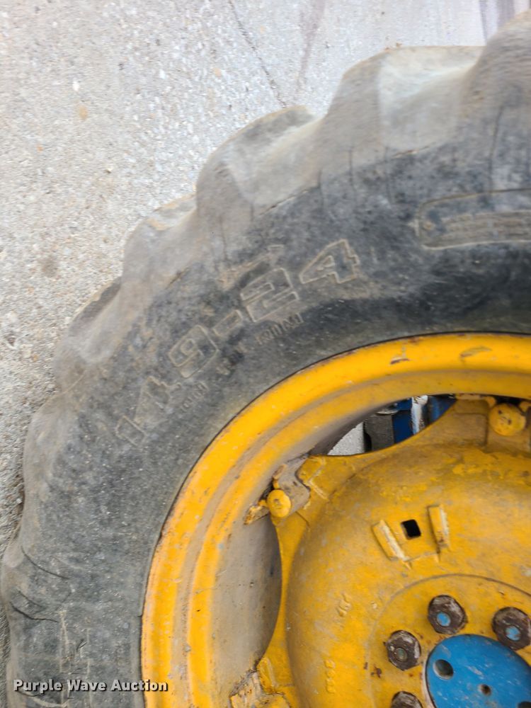 image for item JW9914 Ford 3400  tractor