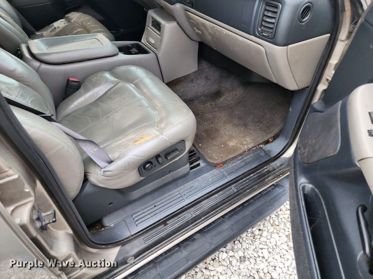 image for item JW9920 2000 Chevrolet Tahoe  SUV