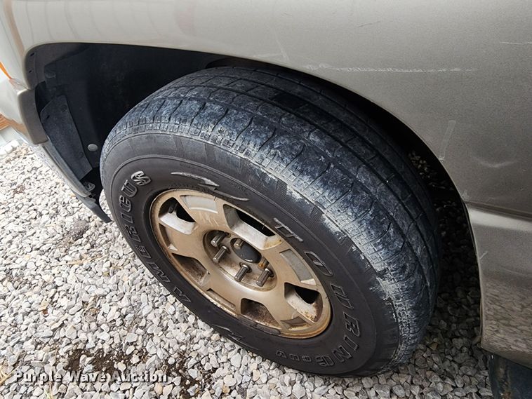 image for item JW9920 2000 Chevrolet Tahoe  SUV