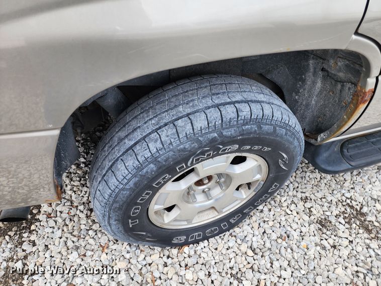 image for item JW9920 2000 Chevrolet Tahoe  SUV