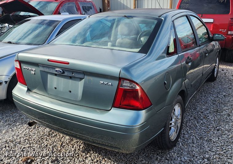 image for item JW9921 2005 Ford Focus ZX4 SE