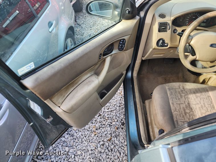 image for item JW9921 2005 Ford Focus ZX4 SE