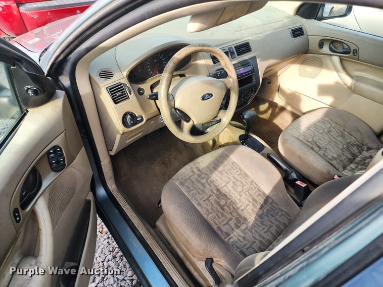 image for item JW9921 2005 Ford Focus ZX4 SE