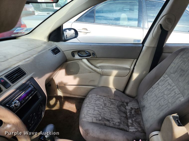 image for item JW9921 2005 Ford Focus ZX4 SE