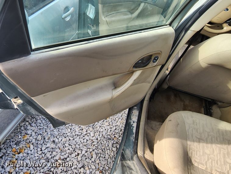 image for item JW9921 2005 Ford Focus ZX4 SE