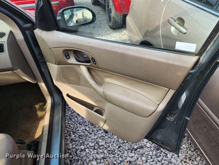 image for item JW9921 2005 Ford Focus ZX4 SE