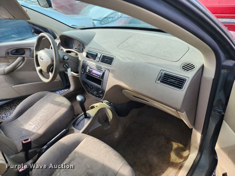 image for item JW9921 2005 Ford Focus ZX4 SE