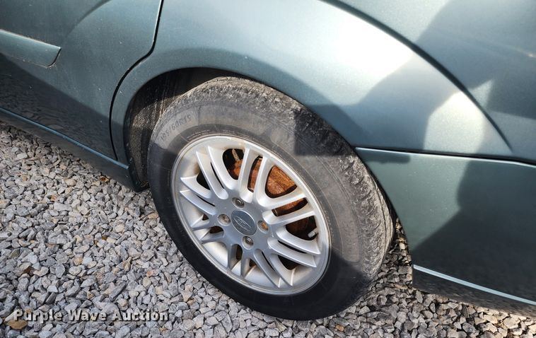 image for item JW9921 2005 Ford Focus ZX4 SE