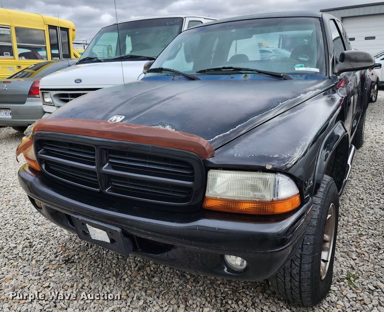 image for item JW9922 2000 Dodge Dakota  Club Cab pickup truck