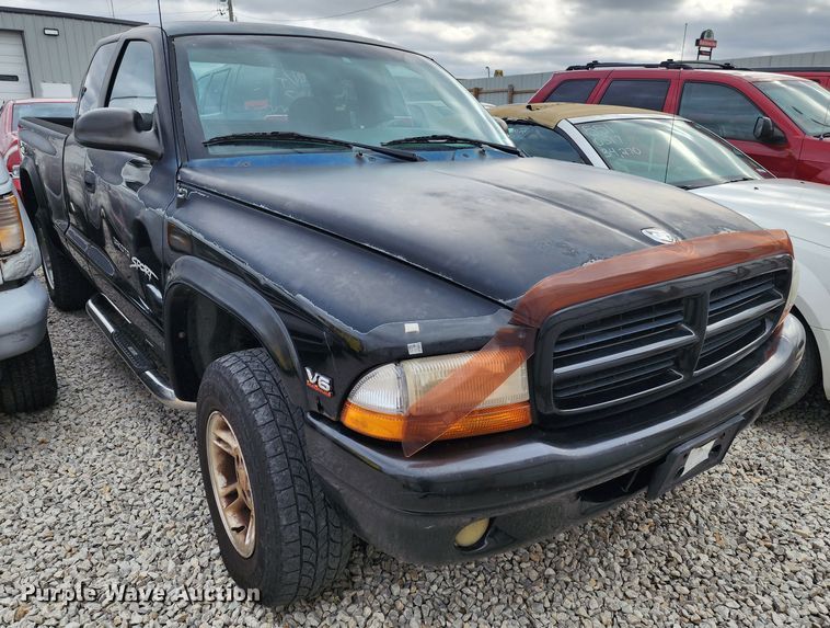 image for item JW9922 2000 Dodge Dakota  Club Cab pickup truck