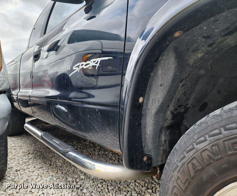 image for item JW9922 2000 Dodge Dakota  Club Cab pickup truck