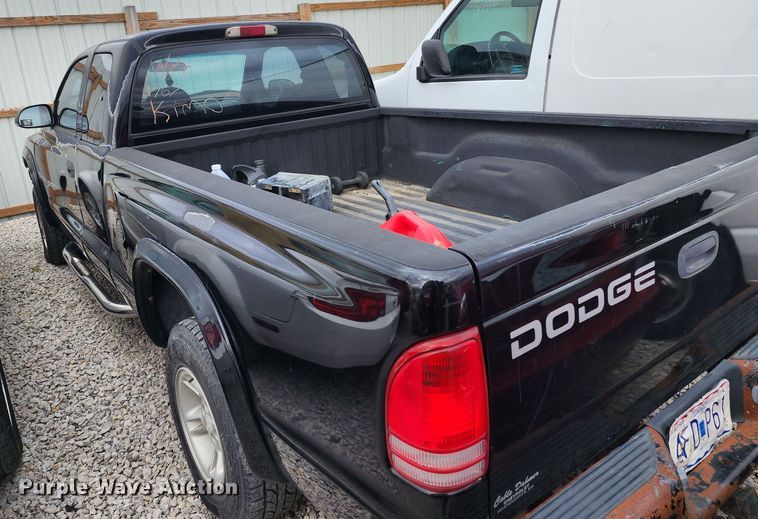 image for item JW9922 2000 Dodge Dakota  Club Cab pickup truck