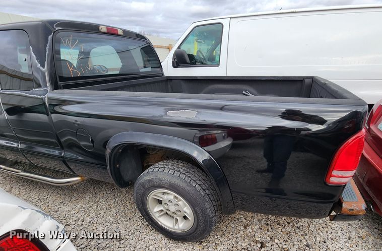 image for item JW9922 2000 Dodge Dakota  Club Cab pickup truck