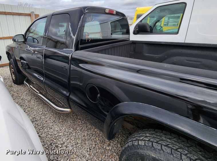 image for item JW9922 2000 Dodge Dakota  Club Cab pickup truck