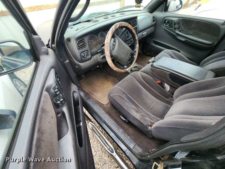 image for item JW9922 2000 Dodge Dakota  Club Cab pickup truck