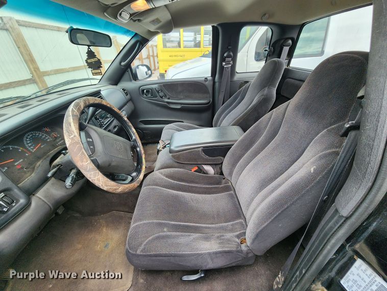 image for item JW9922 2000 Dodge Dakota  Club Cab pickup truck