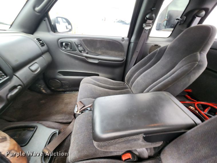 image for item JW9922 2000 Dodge Dakota  Club Cab pickup truck