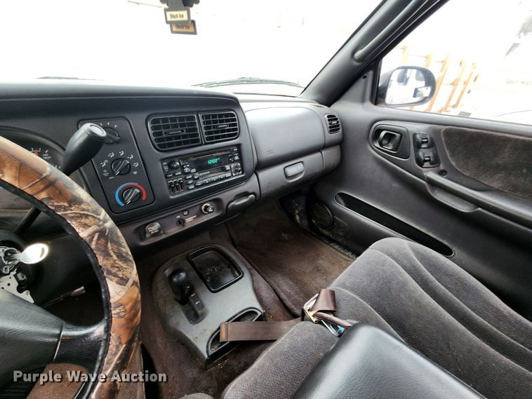 image for item JW9922 2000 Dodge Dakota  Club Cab pickup truck