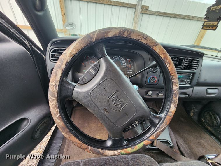 image for item JW9922 2000 Dodge Dakota  Club Cab pickup truck