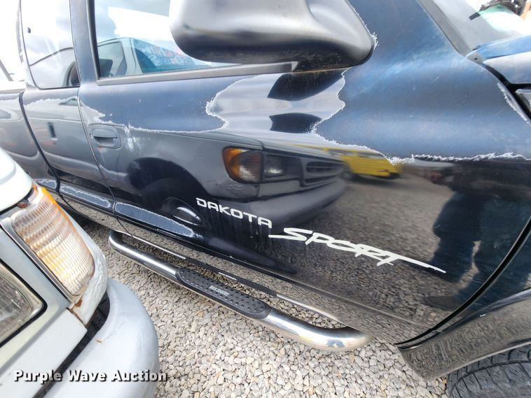 image for item JW9922 2000 Dodge Dakota  Club Cab pickup truck