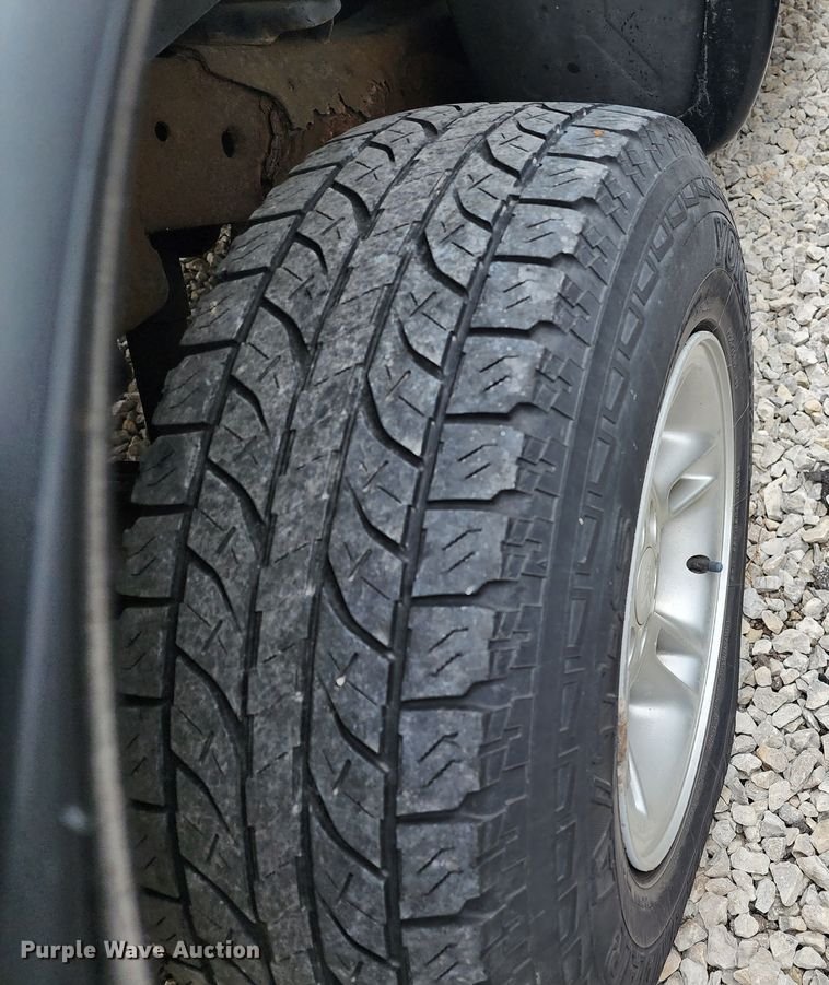 image for item JW9922 2000 Dodge Dakota  Club Cab pickup truck