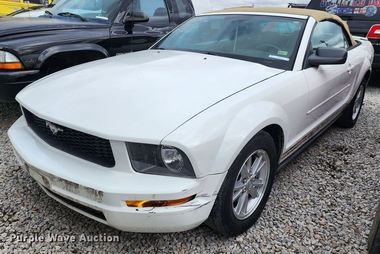 image for item JW9923 2008 Ford Mustang  convertible