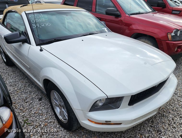 image for item JW9923 2008 Ford Mustang  convertible