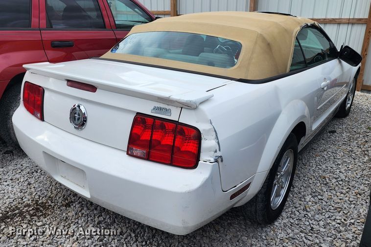 image for item JW9923 2008 Ford Mustang  convertible