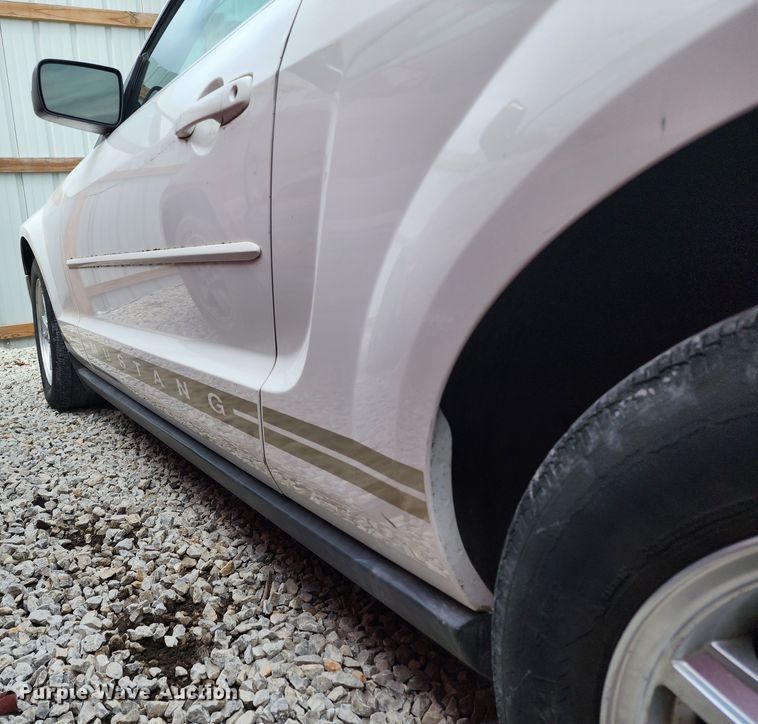 image for item JW9923 2008 Ford Mustang  convertible