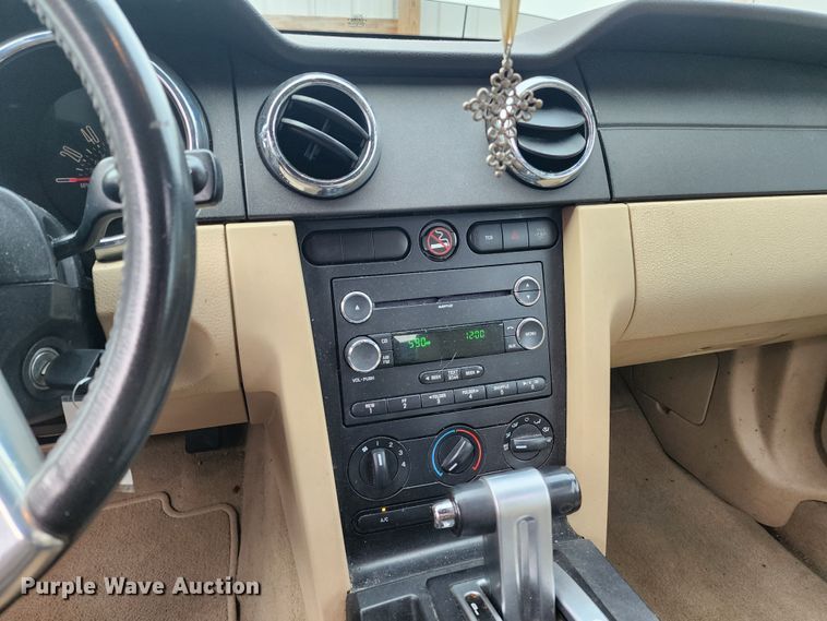 image for item JW9923 2008 Ford Mustang  convertible