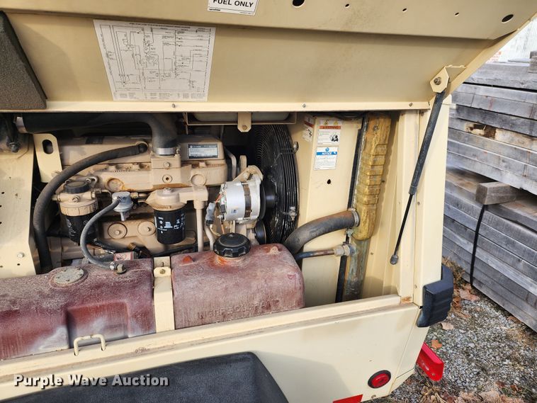 image for item JW9931 2001 Ingersoll Rand P185  air compressor