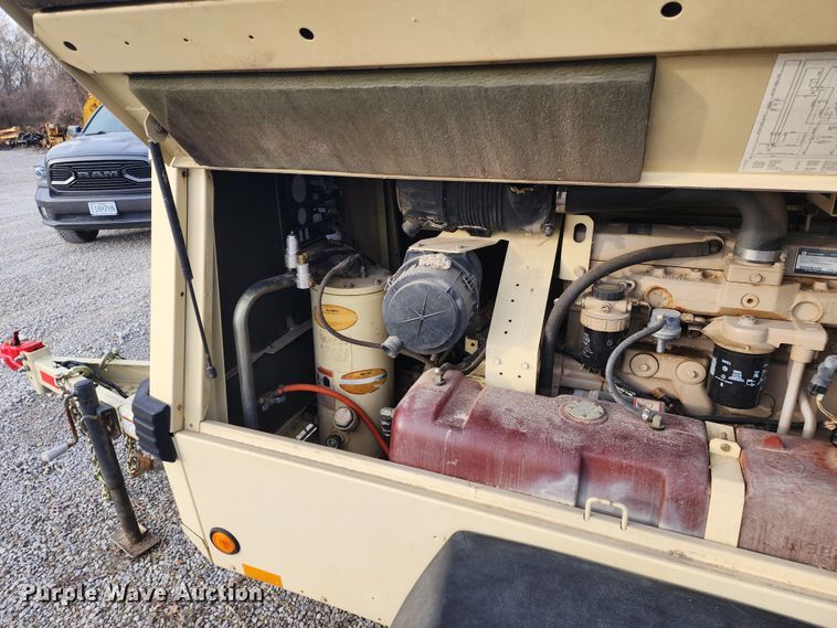 image for item JW9931 2001 Ingersoll Rand P185  air compressor