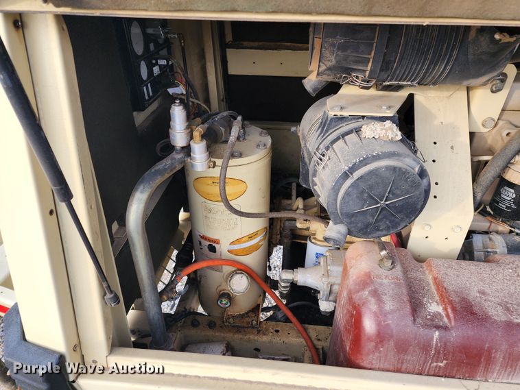 image for item JW9931 2001 Ingersoll Rand P185  air compressor