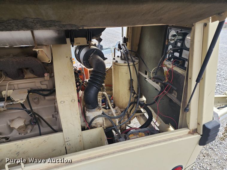 image for item JW9931 2001 Ingersoll Rand P185  air compressor