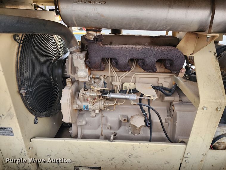 image for item JW9931 2001 Ingersoll Rand P185  air compressor