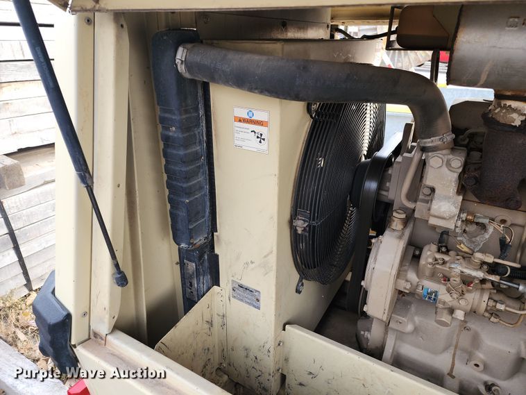 image for item JW9931 2001 Ingersoll Rand P185  air compressor