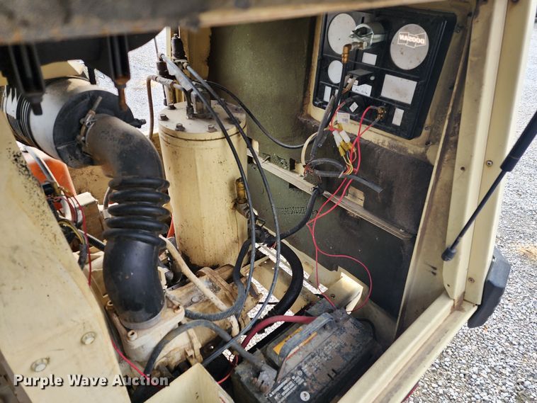 image for item JW9931 2001 Ingersoll Rand P185  air compressor